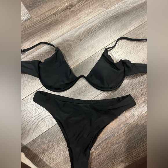 Black Bikini - Picture 1 of 3